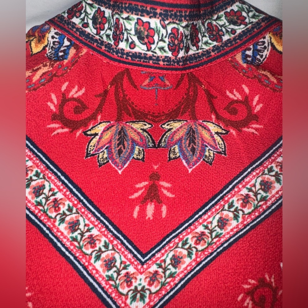 Beautiful blouse - Picture 2 of 5